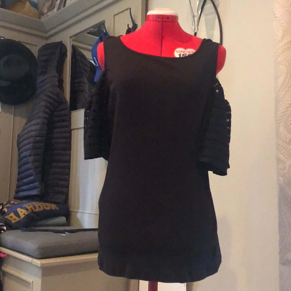 Three Dots short sleeve/cold shoulder tee XL
